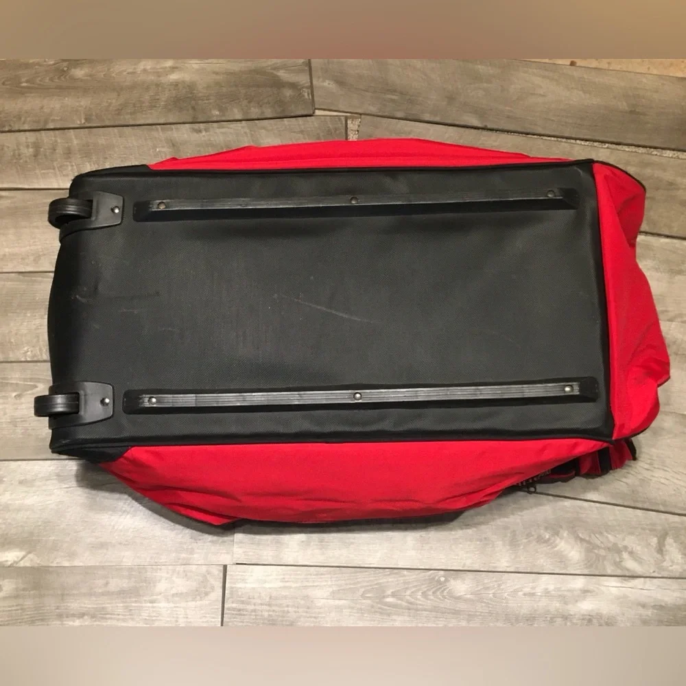 90’s Marlboro Adventure Team Travel Weekender Bag Vintage Rolling Luggage Duffle